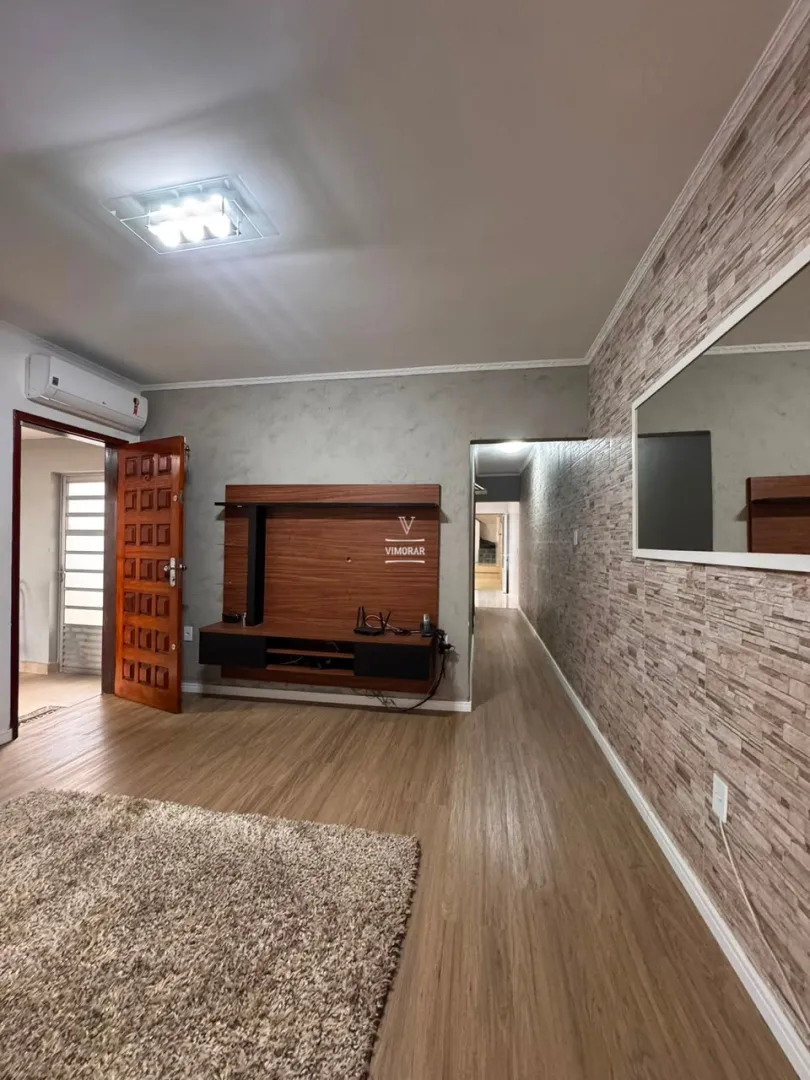 Casa assobradada 2 dormit&oacute;rios sendo 1 su&iacute;te + &aacute;rea gourmet  Guarulhos - 