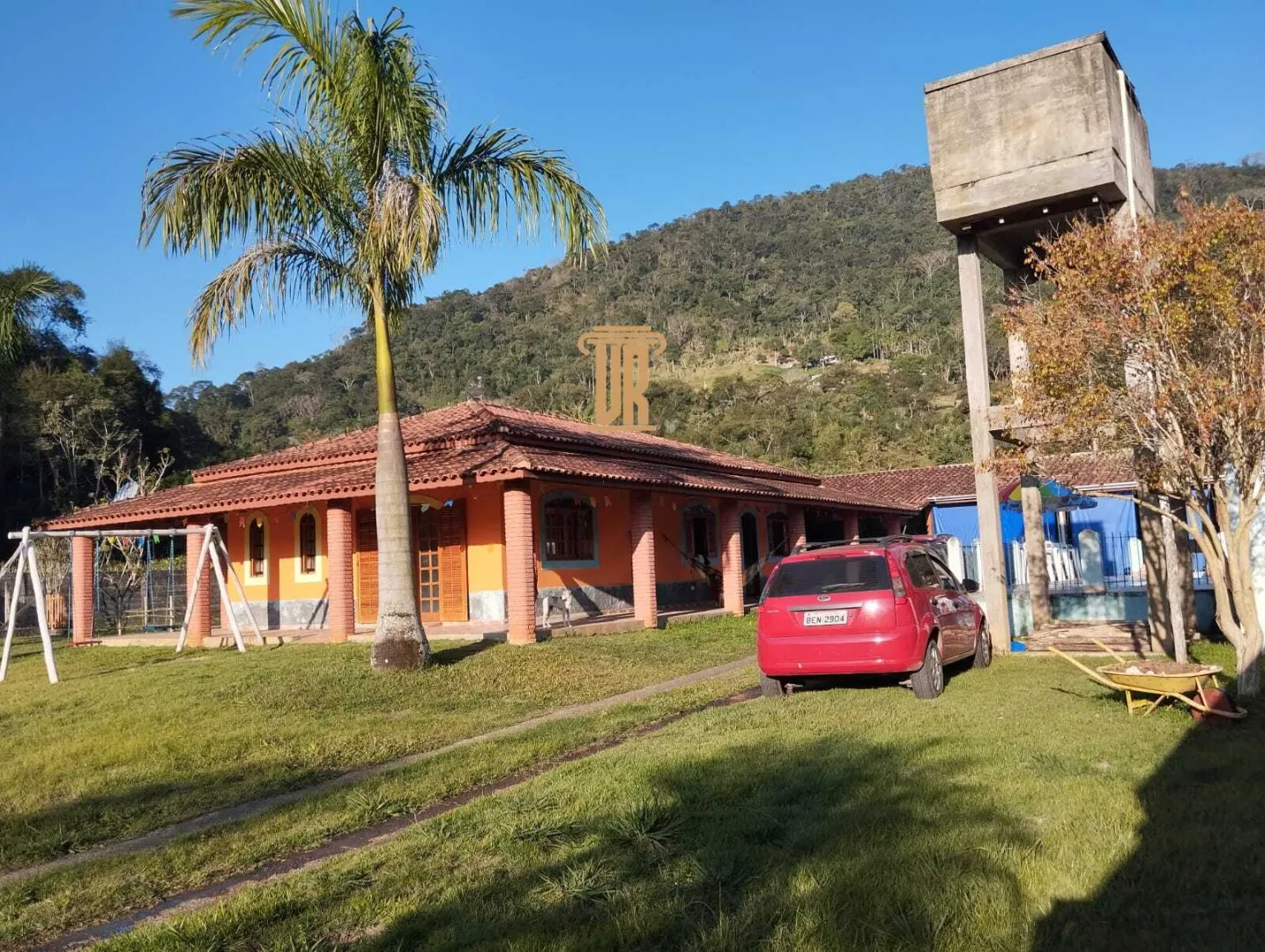 CH&Aacute;CARA COM PISCINA &Agrave; VENDA EM S&Atilde;O JOS&Eacute; DOS CAMPOS/SP  São José dos Campos - 