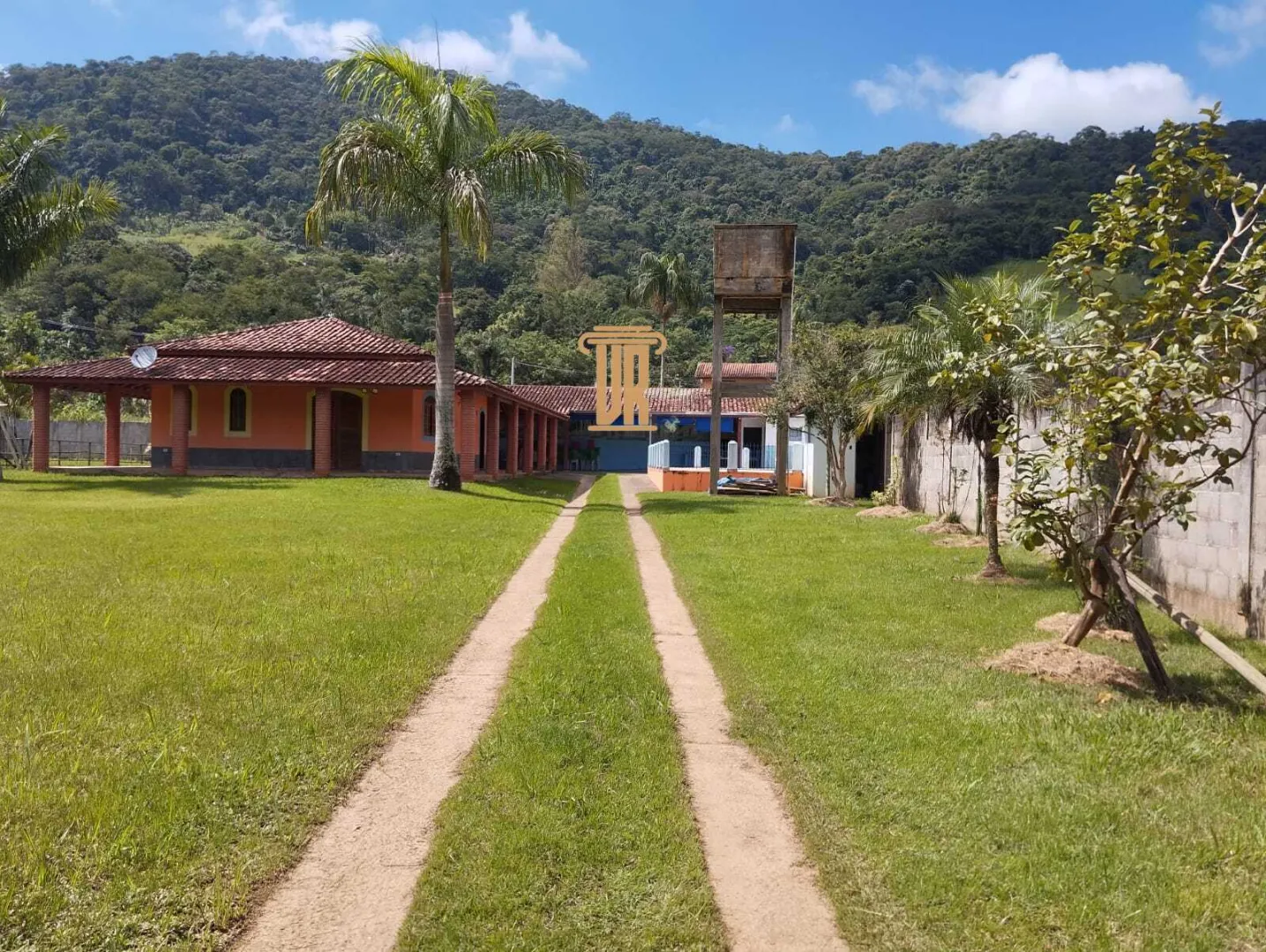 CH&Aacute;CARA COM PISCINA &Agrave; VENDA EM S&Atilde;O JOS&Eacute; DOS CAMPOS/SP  São José dos Campos - 