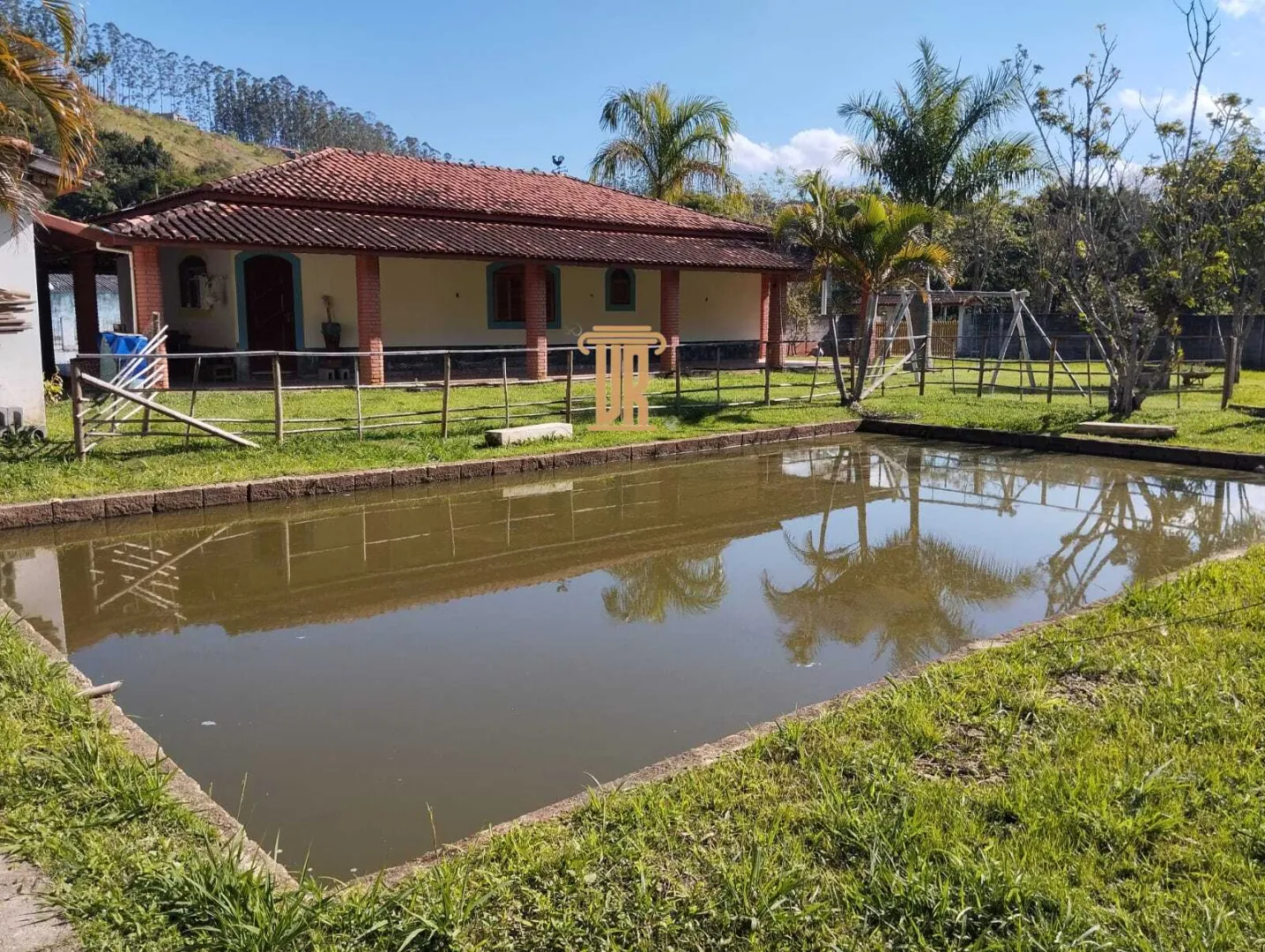 CH&Aacute;CARA COM PISCINA &Agrave; VENDA EM S&Atilde;O JOS&Eacute; DOS CAMPOS/SP  São José dos Campos - 