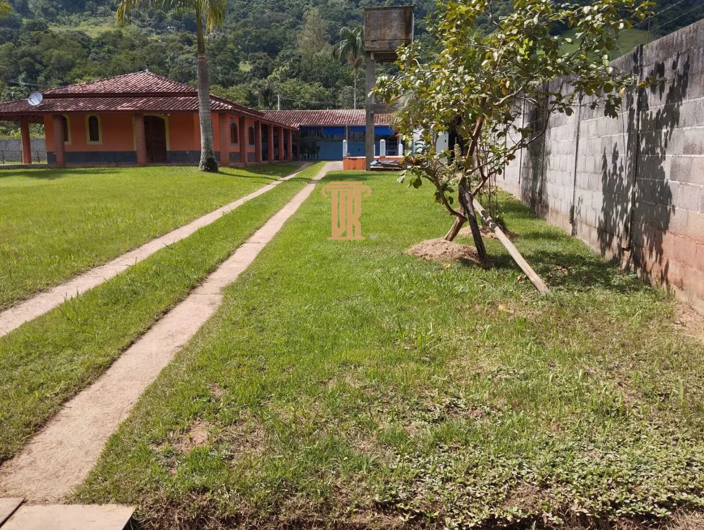 CH&Aacute;CARA COM PISCINA &Agrave; VENDA EM S&Atilde;O JOS&Eacute; DOS CAMPOS/SP  São José dos Campos - 
