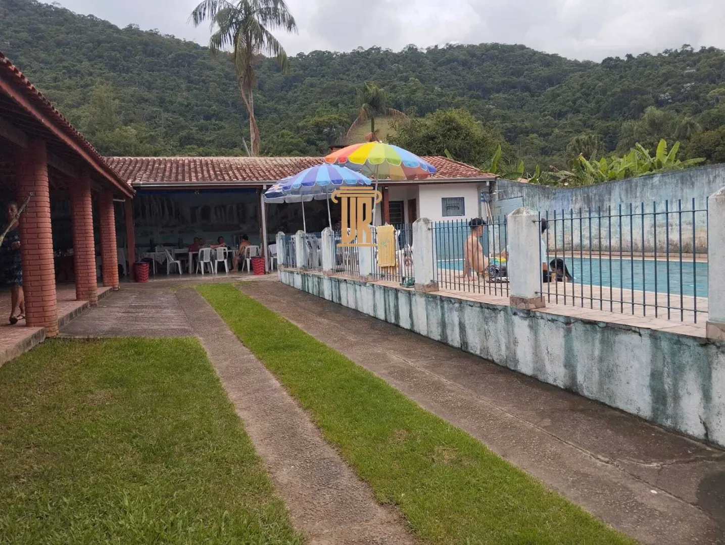 CH&Aacute;CARA COM PISCINA &Agrave; VENDA EM S&Atilde;O JOS&Eacute; DOS CAMPOS/SP  São José dos Campos - 