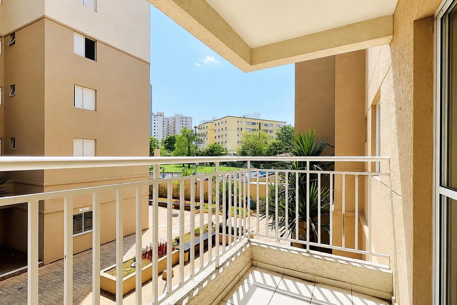 Apartamento 2 dormit&oacute;rios sendo 1 su&iacute;te + 1 vaga de garagem  Guarulhos - 