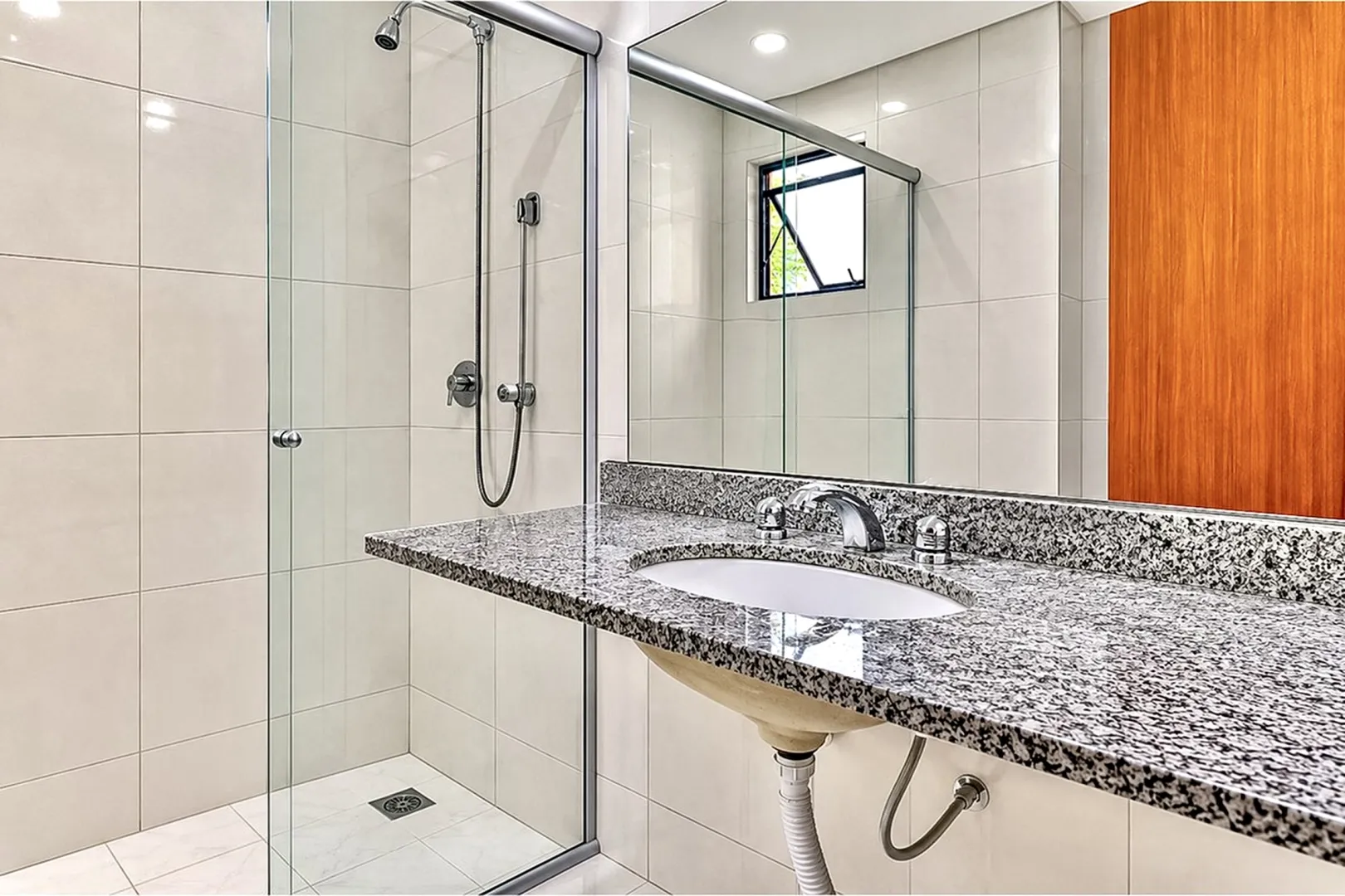 R$ 449.000 - OPORTUNIDADE - 74M2 - 2 DORM - SU&Iacute;TE - CHURRASQUEIRA - 1 VAGA Avenida Bagé Porto Alegre - 
