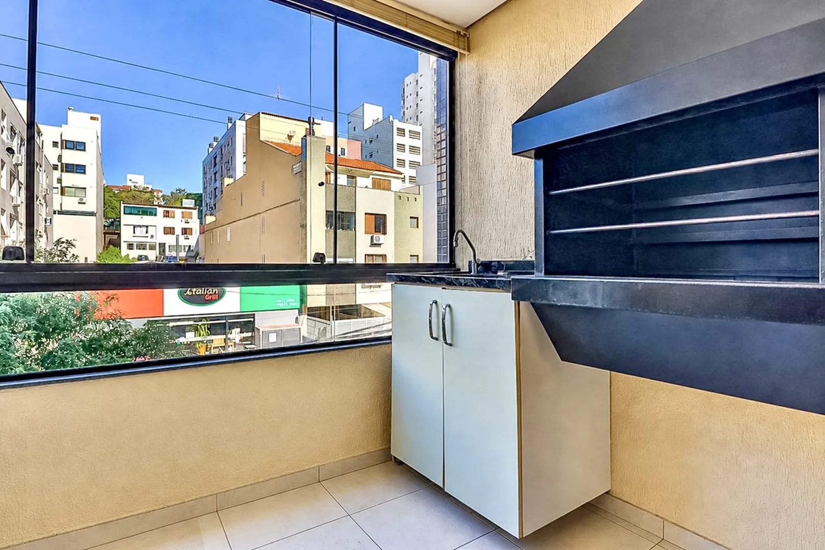R$ 449.000 - OPORTUNIDADE - 74M2 - 2 DORM - SU&Iacute;TE - CHURRASQUEIRA - 1 VAGA Avenida Bagé Porto Alegre - 