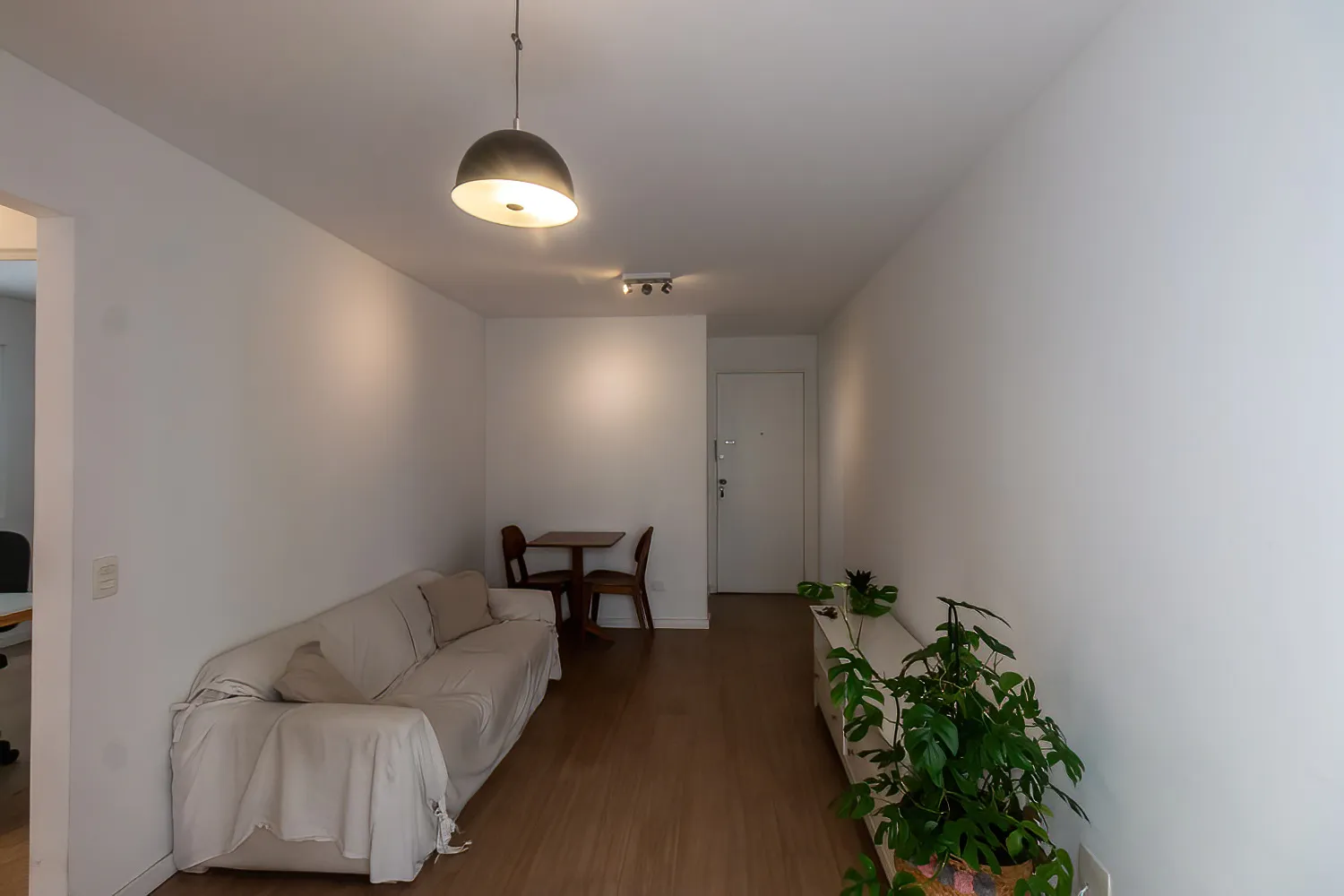 ALUGO EXCELENTE APARTAMENTO MOBILIADO DE 2 DORMIT&Oacute;RIOS 60M&sup2; Rua Pedroso Alvarenga São Paulo - 
