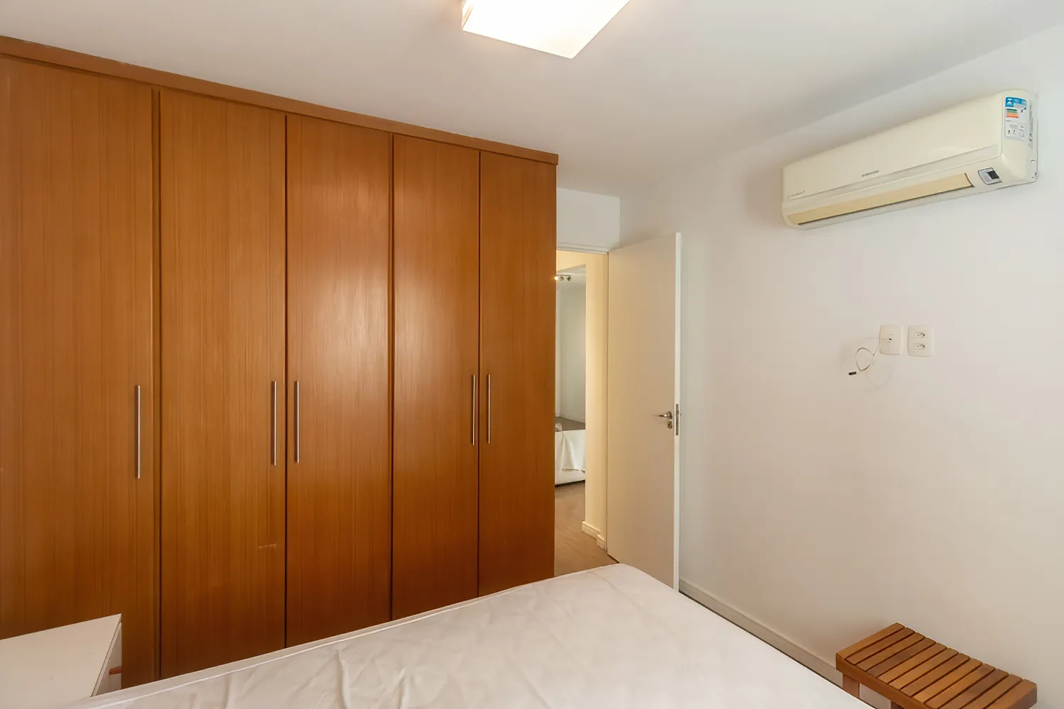 ALUGO EXCELENTE APARTAMENTO MOBILIADO DE 2 DORMIT&Oacute;RIOS 60M&sup2; Rua Pedroso Alvarenga São Paulo - 