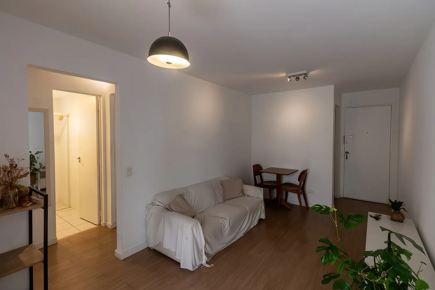 ALUGO EXCELENTE APARTAMENTO MOBILIADO DE 2 DORMIT&Oacute;RIOS 60M&sup2; Rua Pedroso Alvarenga São Paulo - 
