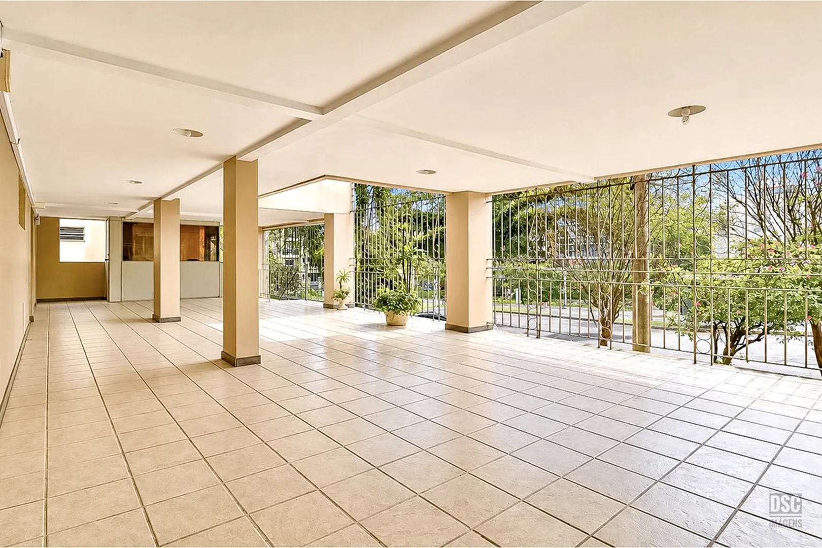 R$ 345.000 - &Oacute;TIMO APARTAMENTO T&Eacute;RREO - 65M2 - 2 DORM - 2 BANHEIROS Avenida Marechal Andréa Porto Alegre - 