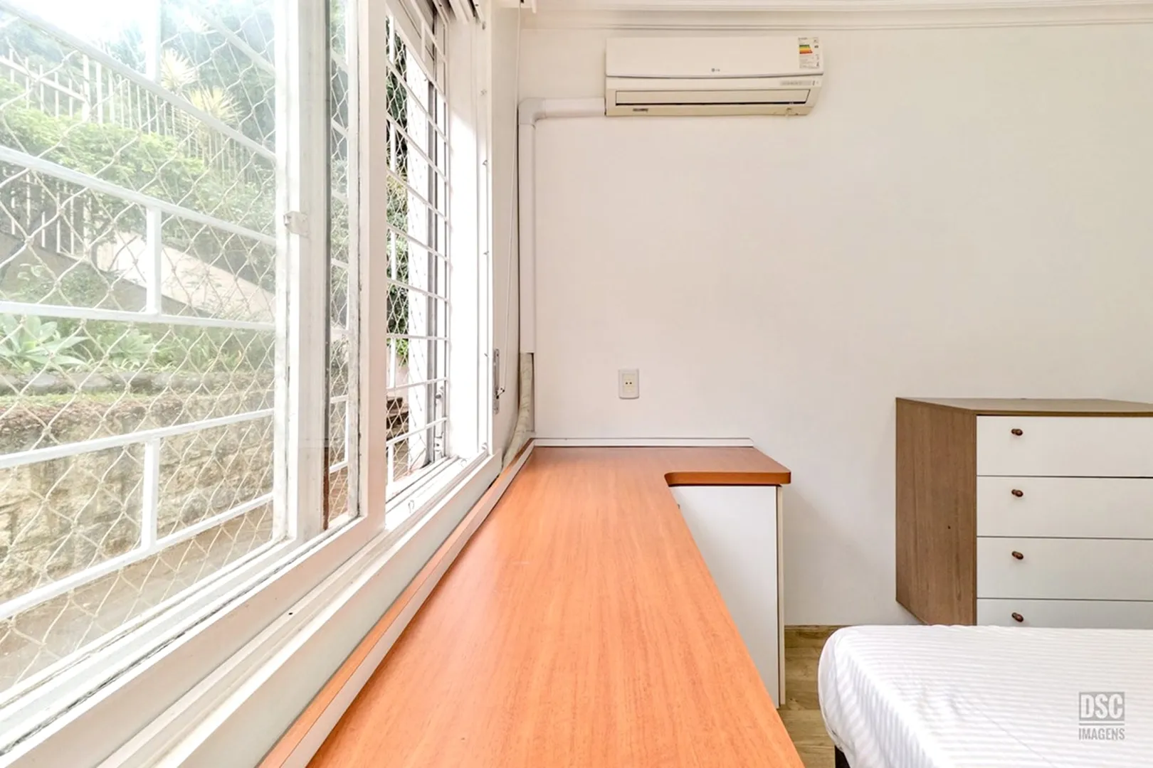 R$ 345.000 - &Oacute;TIMO APARTAMENTO T&Eacute;RREO - 65M2 - 2 DORM - 2 BANHEIROS Avenida Marechal Andréa Porto Alegre - 