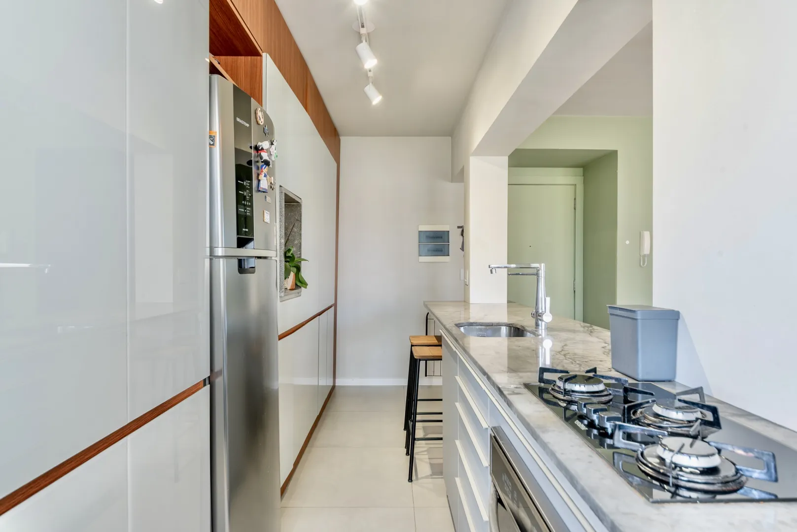 R$ 695.000 - LINDO APARTAMENTO - 71M2 - 2 DORM - VISTA - 1 VAGA Avenida Doutor Nilo Peçanha Porto Alegre - 