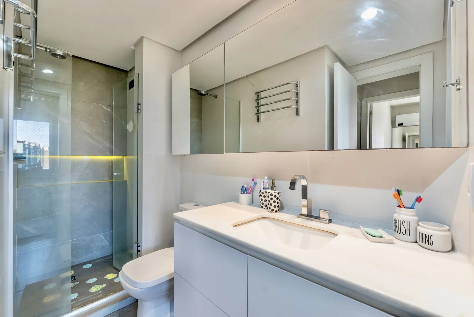R$ 695.000 - LINDO APARTAMENTO - 71M2 - 2 DORM - VISTA - 1 VAGA Avenida Doutor Nilo Peçanha Porto Alegre - 