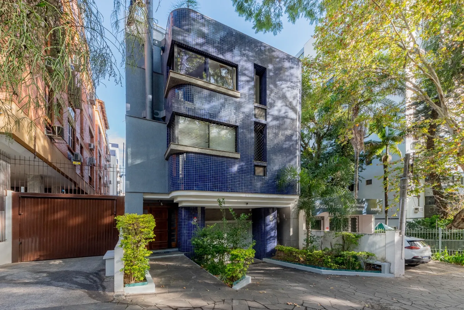 R$ 298.000 - BELO APARTAMENTO - 43M2 - 1 DORM - MOBILIADO - 1 VAGA Rua Castro Alves Porto Alegre - 