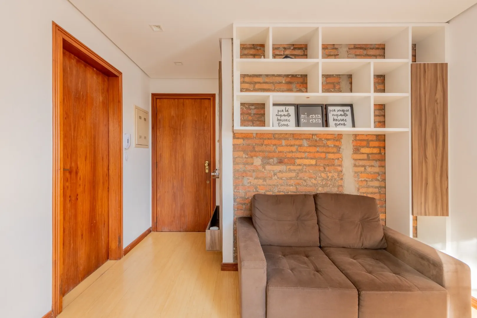 R$ 298.000 - BELO APARTAMENTO - 43M2 - 1 DORM - MOBILIADO - 1 VAGA Rua Castro Alves Porto Alegre - 