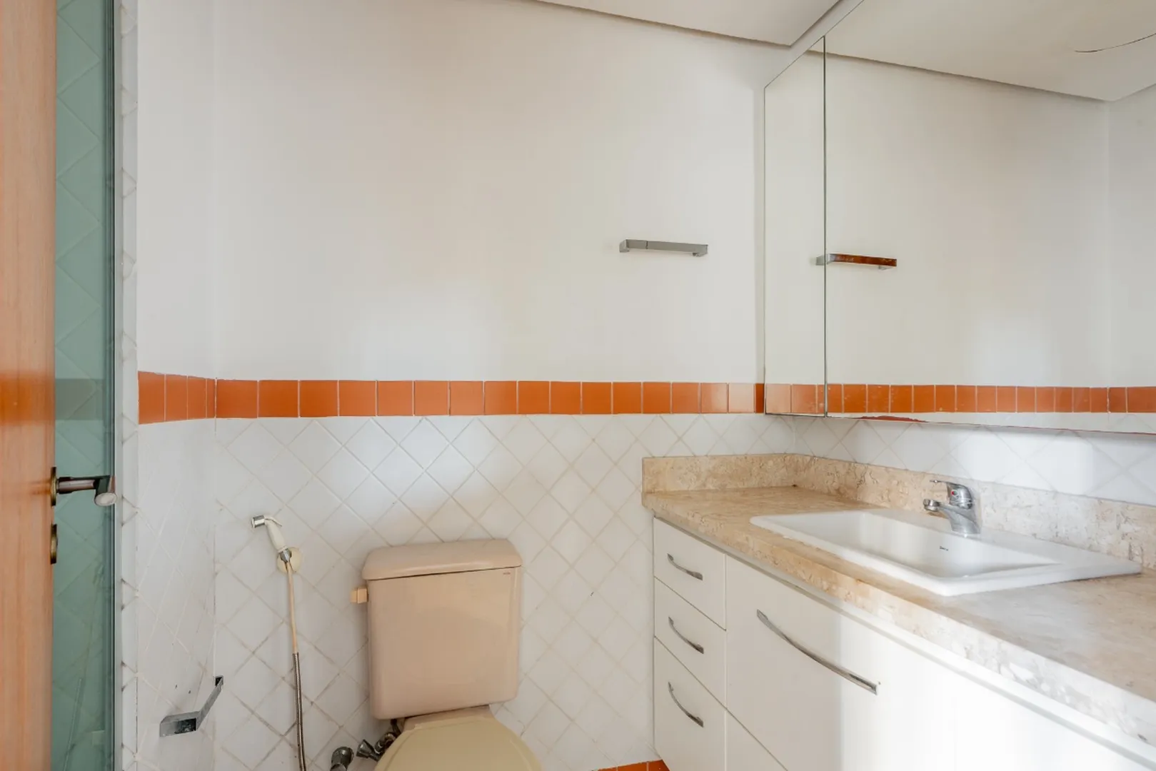 R$ 298.000 - BELO APARTAMENTO - 43M2 - 1 DORM - MOBILIADO - 1 VAGA Rua Castro Alves Porto Alegre - 