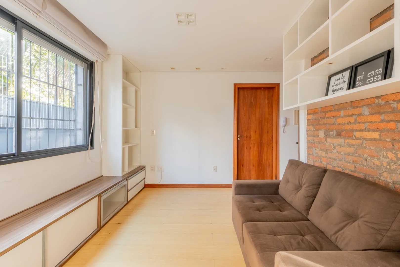 R$ 298.000 - BELO APARTAMENTO - 43M2 - 1 DORM - MOBILIADO - 1 VAGA Rua Castro Alves Porto Alegre - 