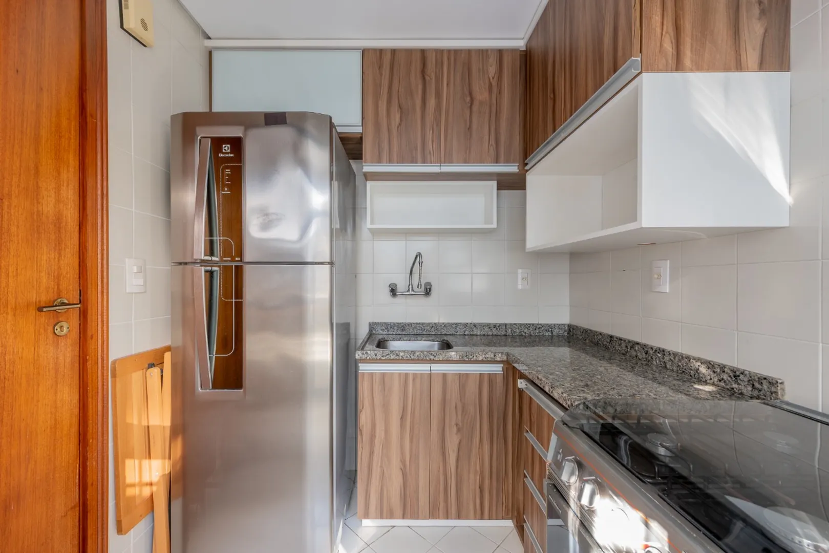 R$ 298.000 - BELO APARTAMENTO - 43M2 - 1 DORM - MOBILIADO - 1 VAGA Rua Castro Alves Porto Alegre - 