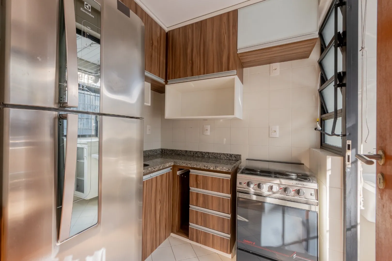 R$ 298.000 - BELO APARTAMENTO - 43M2 - 1 DORM - MOBILIADO - 1 VAGA Rua Castro Alves Porto Alegre - 