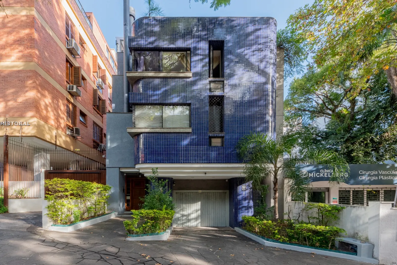 R$ 298.000 - BELO APARTAMENTO - 43M2 - 1 DORM - MOBILIADO - 1 VAGA Rua Castro Alves Porto Alegre - 