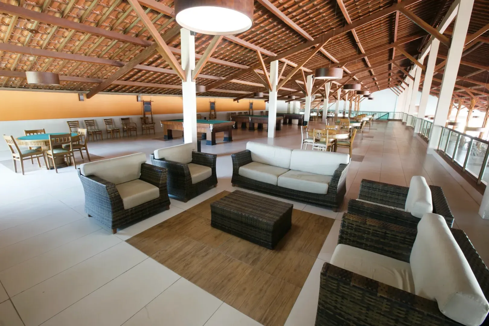 Flat &agrave; venda com 127m&sup2; | Varand&atilde;o 22m&sup2; | 3 su&iacute;tes | Hotel em Gravat&aacute;  Gravatá - 