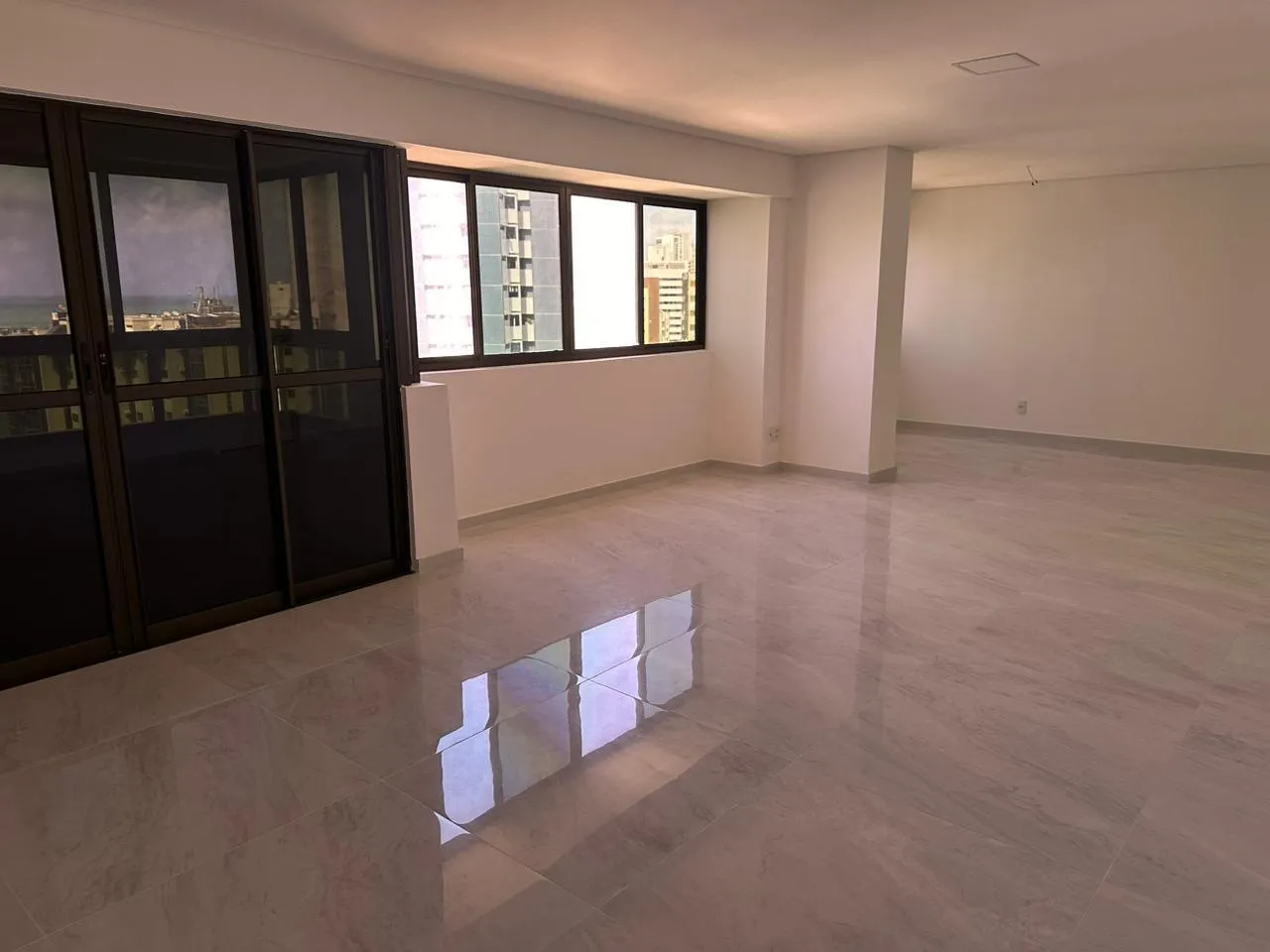 Apartamento &agrave; venda com 145 m&sup2; | Vista Mar | Nascente | 3 Quartos | 2 Su&iacute;tes | 2 Vagas Rua Serinhaém Recife - 