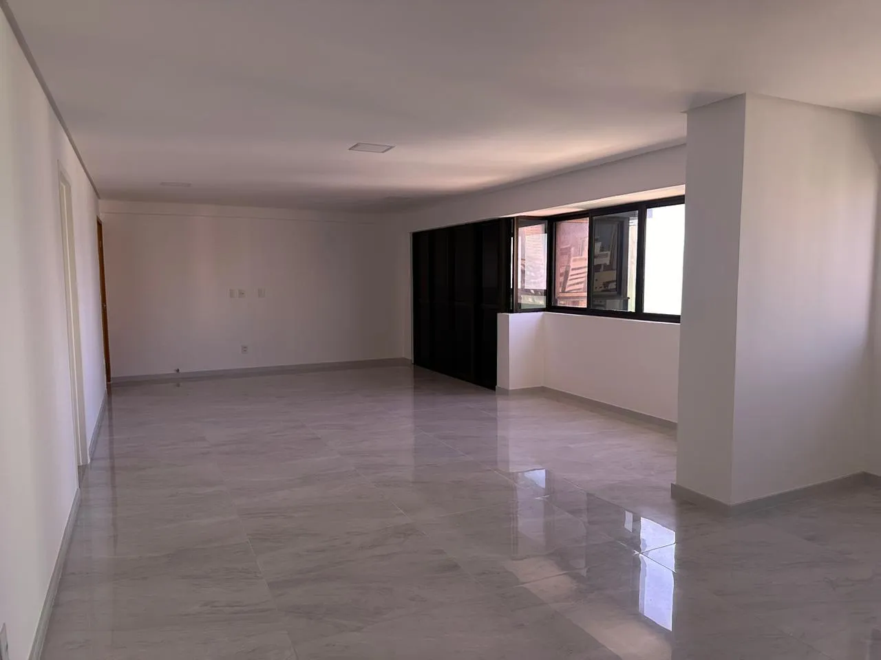 Apartamento &agrave; venda com 145 m&sup2; | Vista Mar | Nascente | 3 Quartos | 2 Su&iacute;tes | 2 Vagas Rua Serinhaém Recife - 