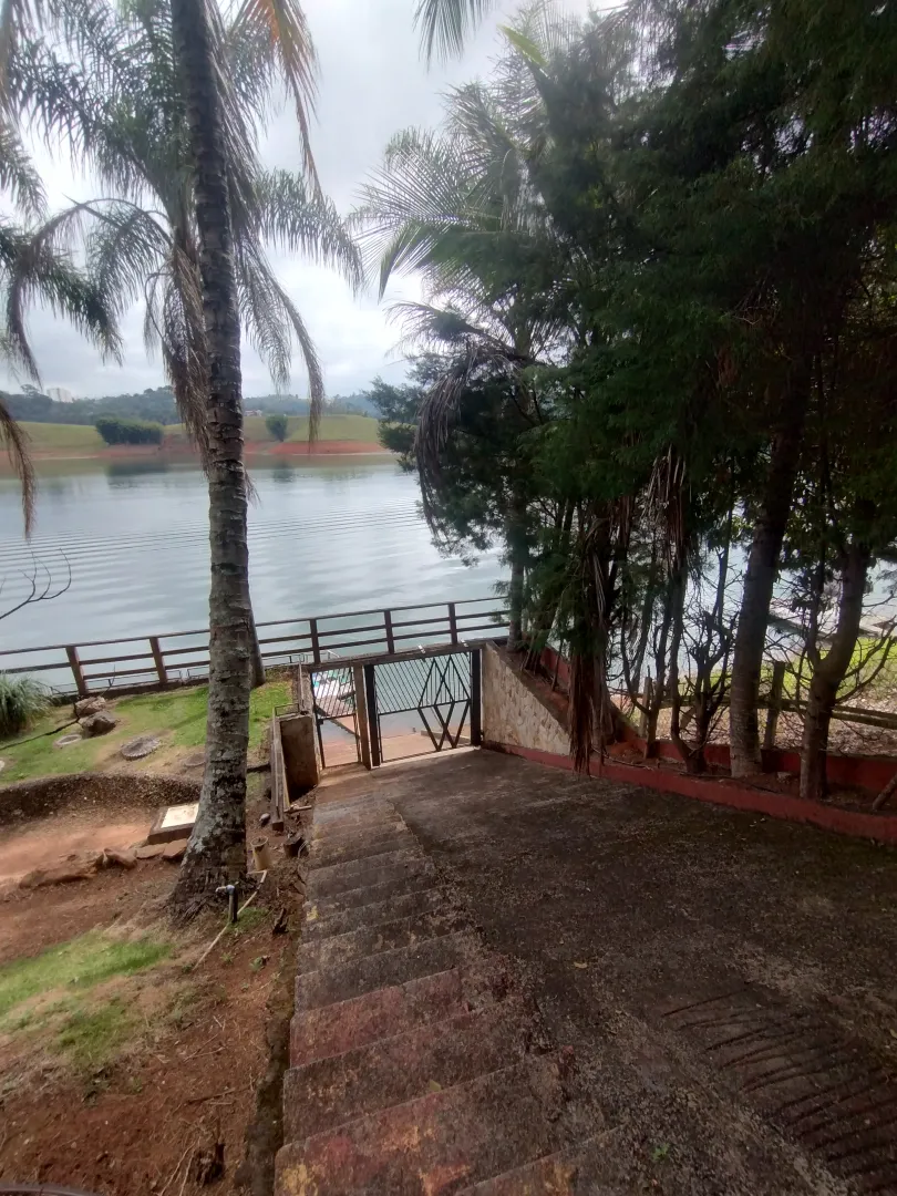 Ch&aacute;cara p&eacute; na &aacute;gua &agrave; venda na Fazenda S&atilde;o Pedro  Igaratá - 