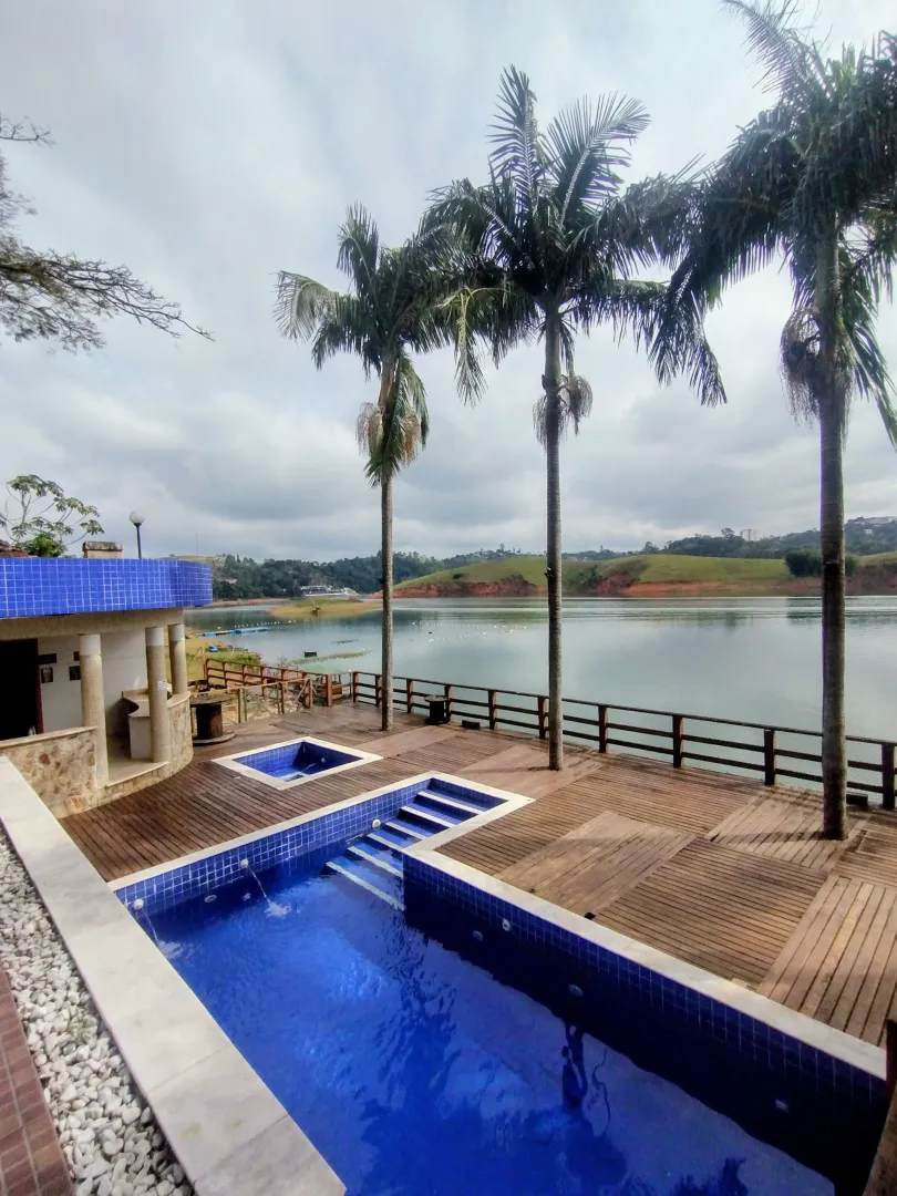 Ch&aacute;cara p&eacute; na &aacute;gua &agrave; venda na Fazenda S&atilde;o Pedro  Igaratá - 