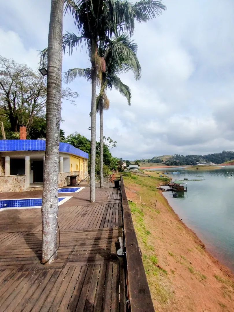 Ch&aacute;cara p&eacute; na &aacute;gua &agrave; venda na Fazenda S&atilde;o Pedro  Igaratá - 