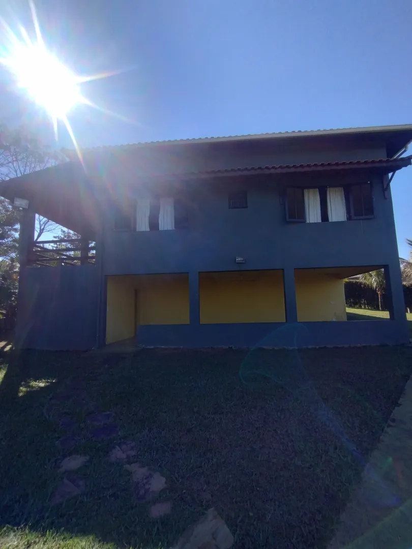 Ch&aacute;cara com piscina &agrave; venda em condom&iacute;nio  Igaratá - 