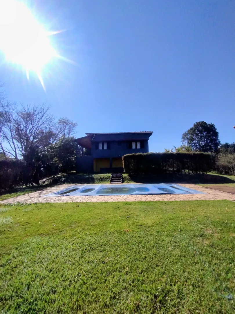 Ch&aacute;cara com piscina &agrave; venda em condom&iacute;nio  Igaratá - 