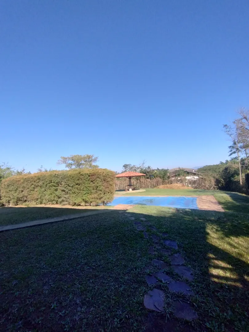 Ch&aacute;cara com piscina &agrave; venda em condom&iacute;nio  Igaratá - 