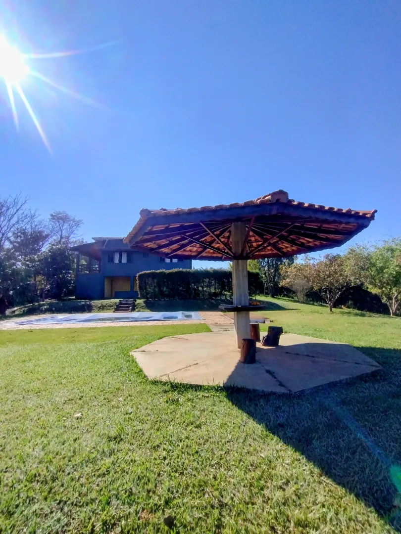 Ch&aacute;cara com piscina &agrave; venda em condom&iacute;nio  Igaratá - 