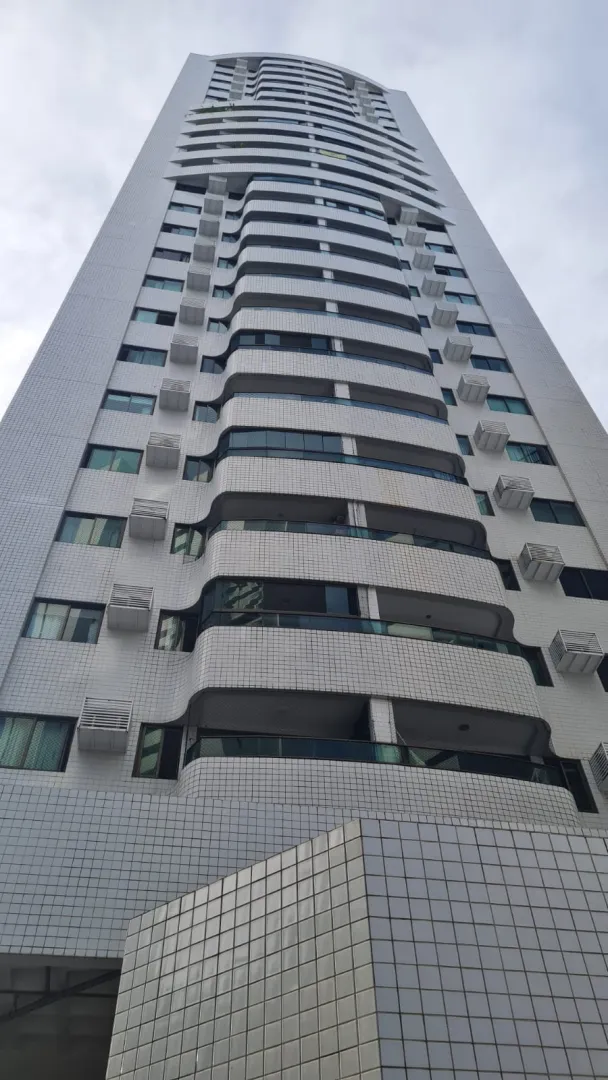 Apartamento &agrave; venda com 106m&sup2; | 3 quartos sendo 1 su&iacute;te | 2 vagas cobertas | Nascente Rua Maria Carolina Recife - 