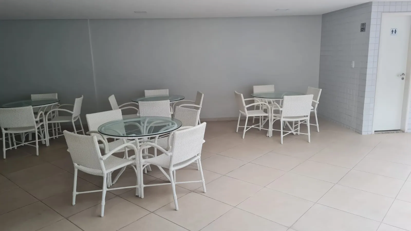 Apartamento &agrave; venda com 106m&sup2; | 3 quartos sendo 1 su&iacute;te | 2 vagas cobertas | Nascente Rua Maria Carolina Recife - 