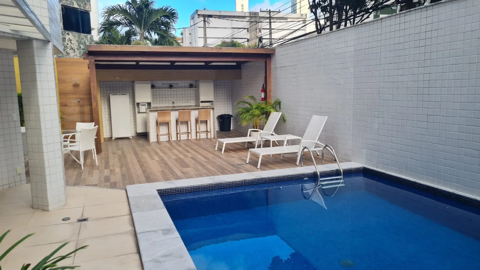 Apartamento &agrave; venda com 106m&sup2; | 3 quartos sendo 1 su&iacute;te | 2 vagas cobertas | Nascente Rua Maria Carolina Recife - 