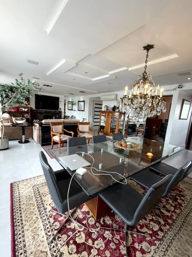 BELLEVUE PLATZ | R$ 2.300.000 | 174M&sup2; | 3 SU&Iacute;TES | LAREIRA | 3 VAGAS | DEP&Oacute;SITO Rua Regente Porto Alegre - 