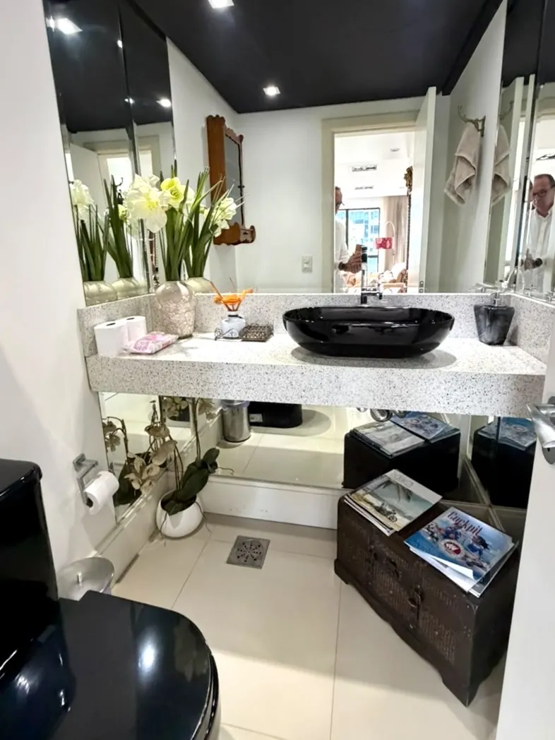 BELLEVUE PLATZ | R$ 2.300.000 | 174M&sup2; | 3 SU&Iacute;TES | LAREIRA | 3 VAGAS | DEP&Oacute;SITO Rua Regente Porto Alegre - 