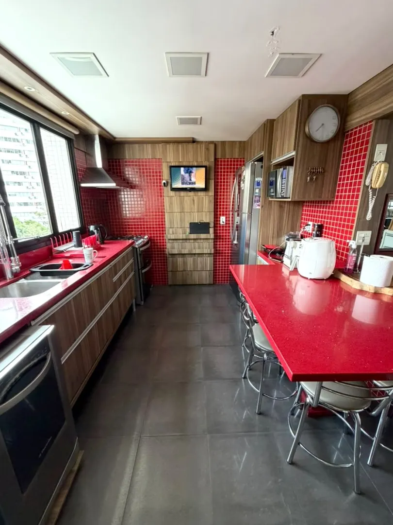 BELLEVUE PLATZ | R$ 2.300.000 | 174M&sup2; | 3 SU&Iacute;TES | LAREIRA | 3 VAGAS | DEP&Oacute;SITO Rua Regente Porto Alegre - 