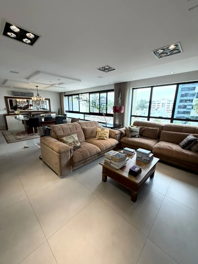 BELLEVUE PLATZ | R$ 2.300.000 | 174M&sup2; | 3 SU&Iacute;TES | LAREIRA | 3 VAGAS | DEP&Oacute;SITO Rua Regente Porto Alegre - 