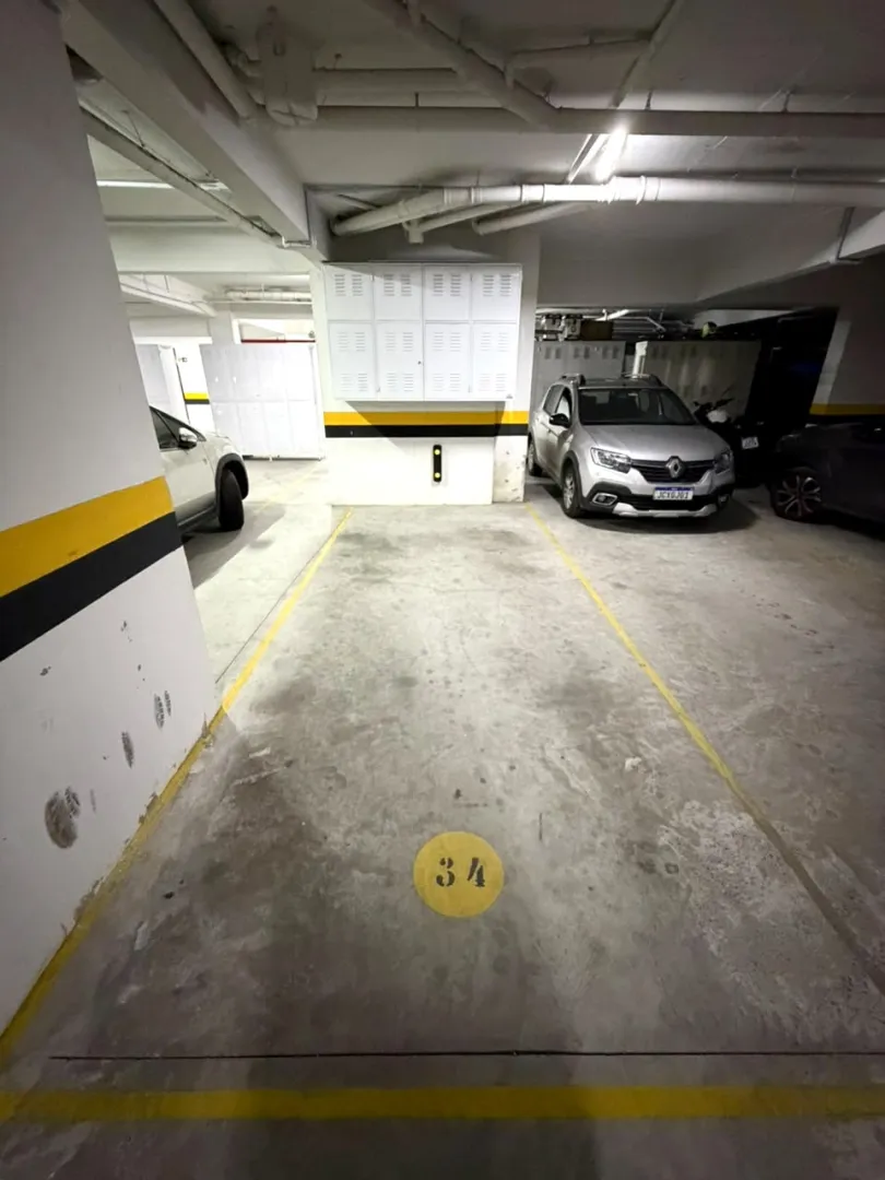 BELLEVUE PLATZ | R$ 2.300.000 | 174M&sup2; | 3 SU&Iacute;TES | LAREIRA | 3 VAGAS | DEP&Oacute;SITO Rua Regente Porto Alegre - 