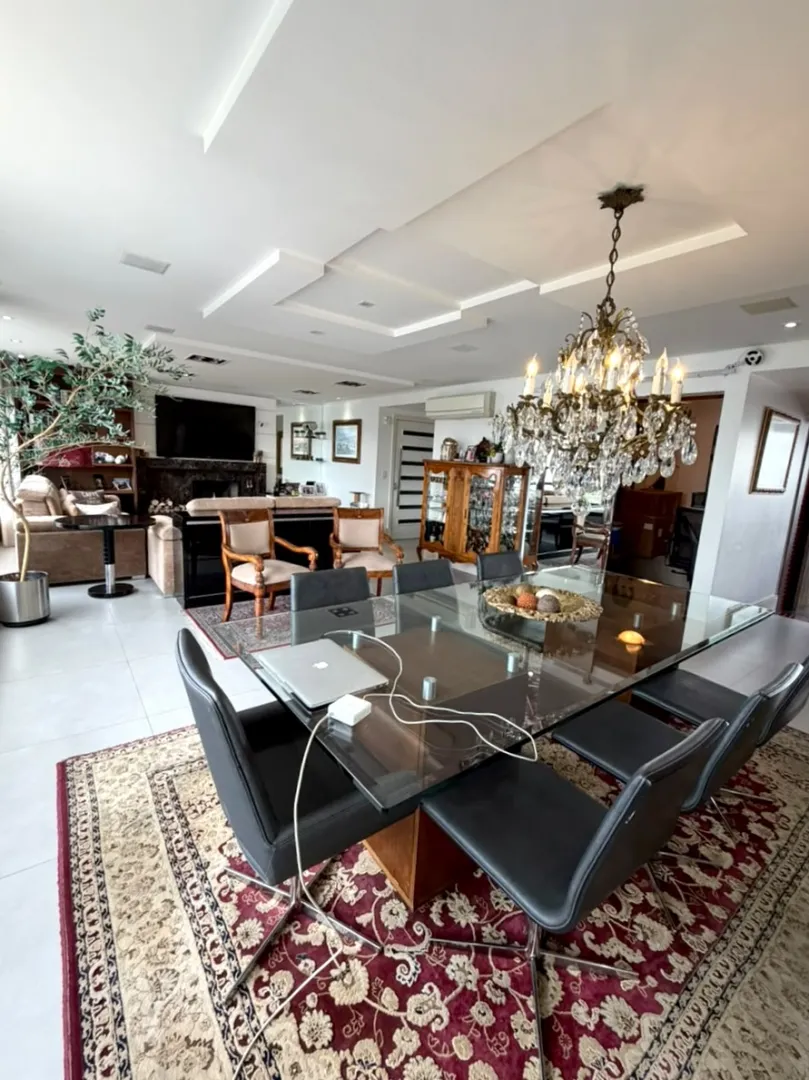 BELLEVUE PLATZ | R$ 2.300.000 | 174M&sup2; | 3 SU&Iacute;TES | LAREIRA | 3 VAGAS | DEP&Oacute;SITO Rua Regente Porto Alegre - 