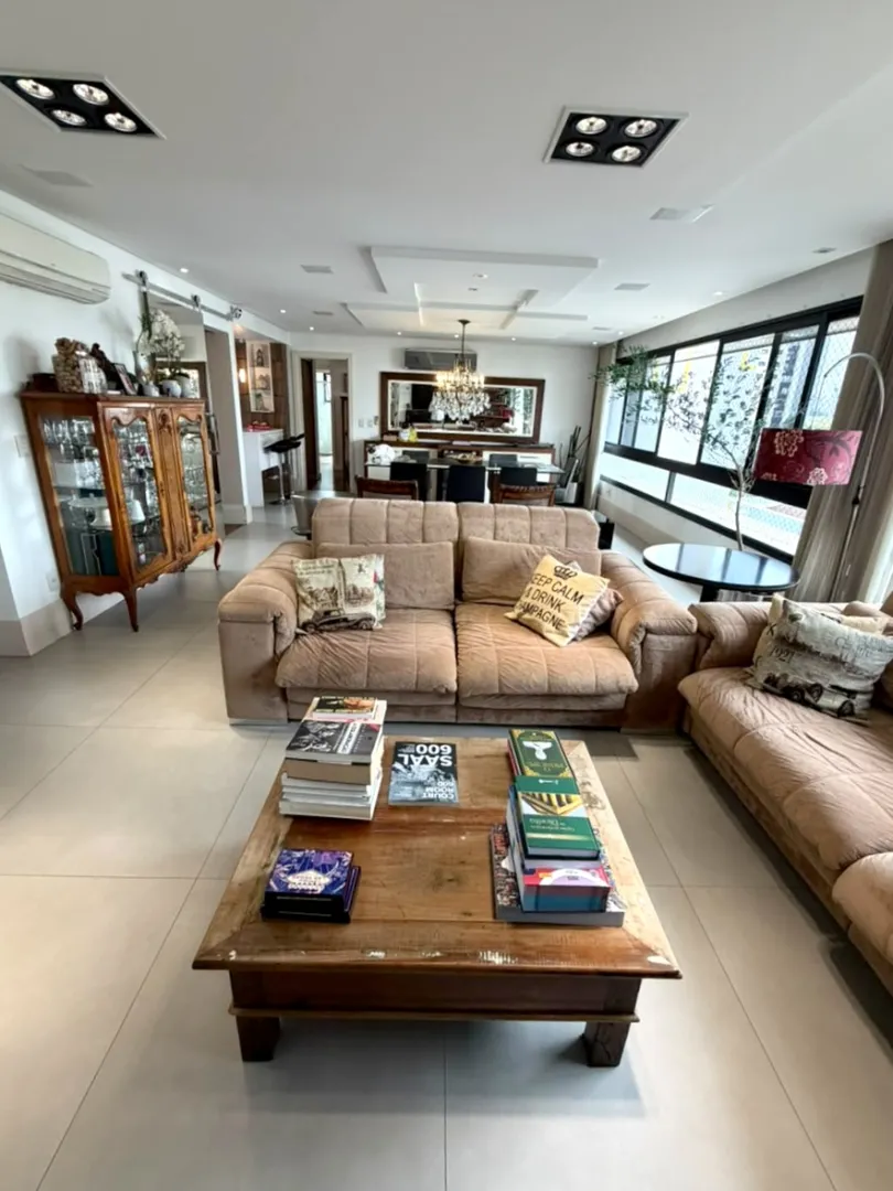 BELLEVUE PLATZ | R$ 2.300.000 | 174M&sup2; | 3 SU&Iacute;TES | LAREIRA | 3 VAGAS | DEP&Oacute;SITO Rua Regente Porto Alegre - 
