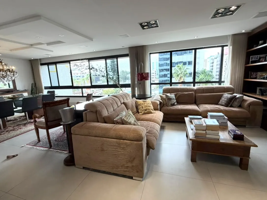 BELLEVUE PLATZ | R$ 2.300.000 | 174M&sup2; | 3 SU&Iacute;TES | LAREIRA | 3 VAGAS | DEP&Oacute;SITO Rua Regente Porto Alegre - 