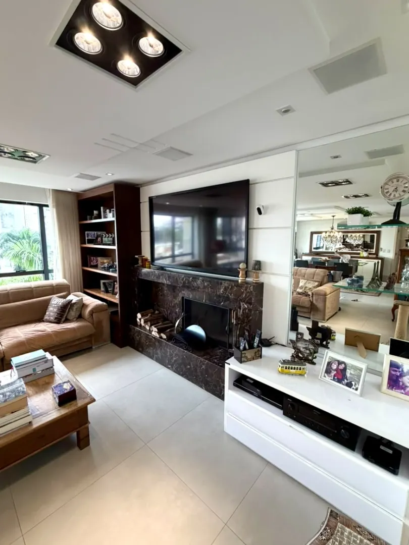 BELLEVUE PLATZ | R$ 2.300.000 | 174M&sup2; | 3 SU&Iacute;TES | LAREIRA | 3 VAGAS | DEP&Oacute;SITO Rua Regente Porto Alegre - 