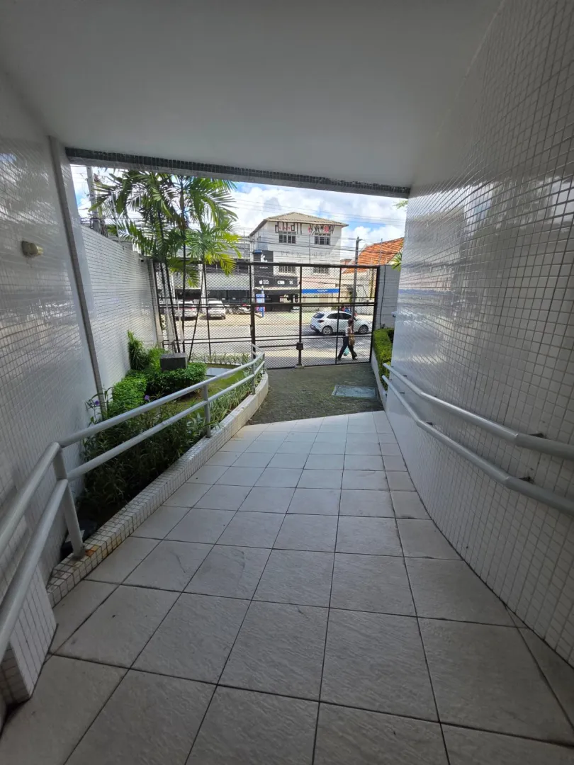 Apartamento &agrave; venda com 48m&sup2; | 2 quartos sendo 1 su&iacute;te | 1 vaga coberta | Porteira fechada Avenida Conselheiro Aguiar Recife - 
