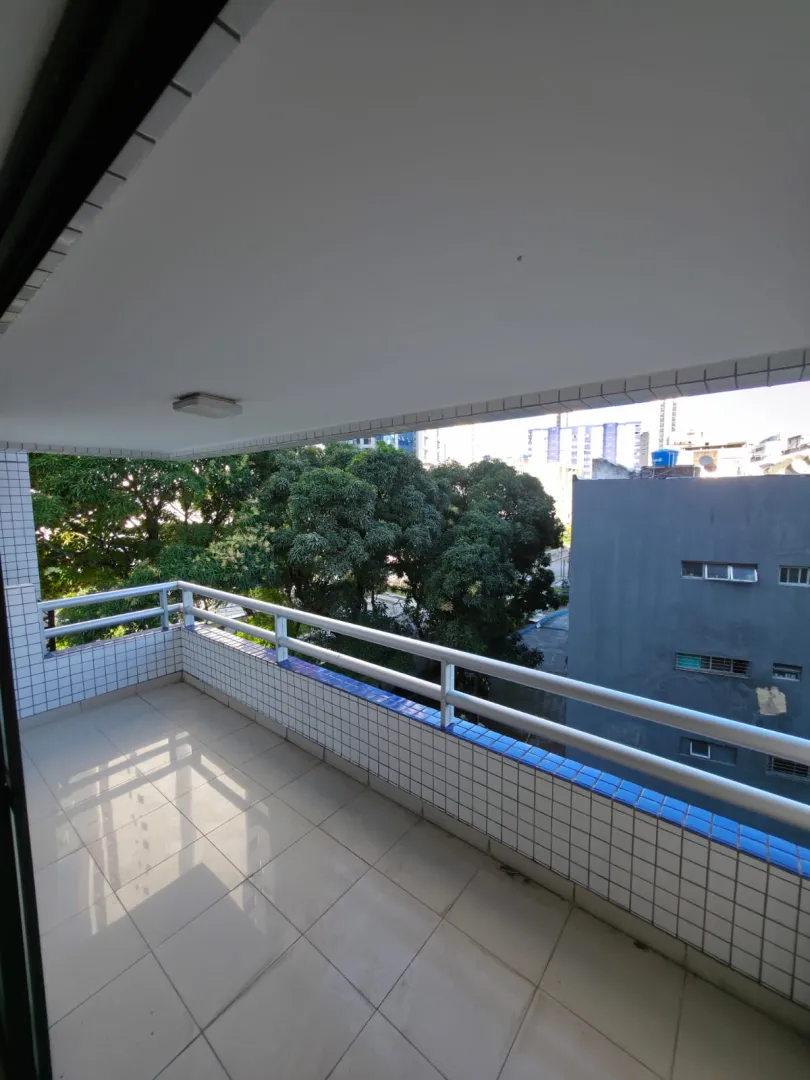 Apartamento &agrave; venda com 130.30m&sup2; | 3 su&iacute;tes | 2 vagas cobertas | Nascente | Varanda Rua Professor Eduardo Wanderley Filho Recife - 