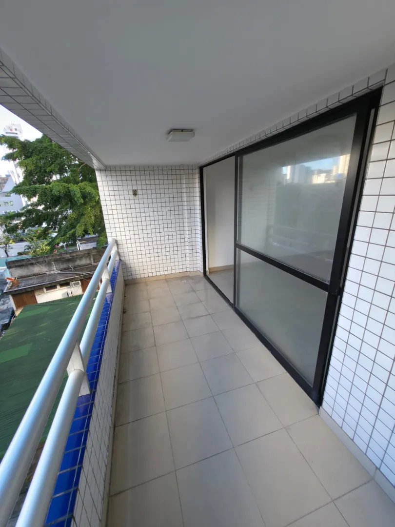 Apartamento &agrave; venda com 130.30m&sup2; | 3 su&iacute;tes | 2 vagas cobertas | Nascente | Varanda Rua Professor Eduardo Wanderley Filho Recife - 