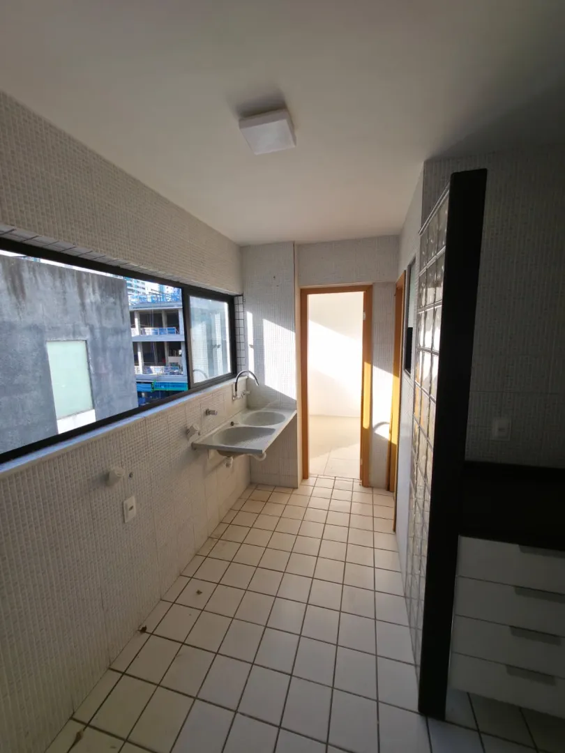 Apartamento &agrave; venda com 130.30m&sup2; | 3 su&iacute;tes | 2 vagas cobertas | Nascente | Varanda Rua Professor Eduardo Wanderley Filho Recife - 