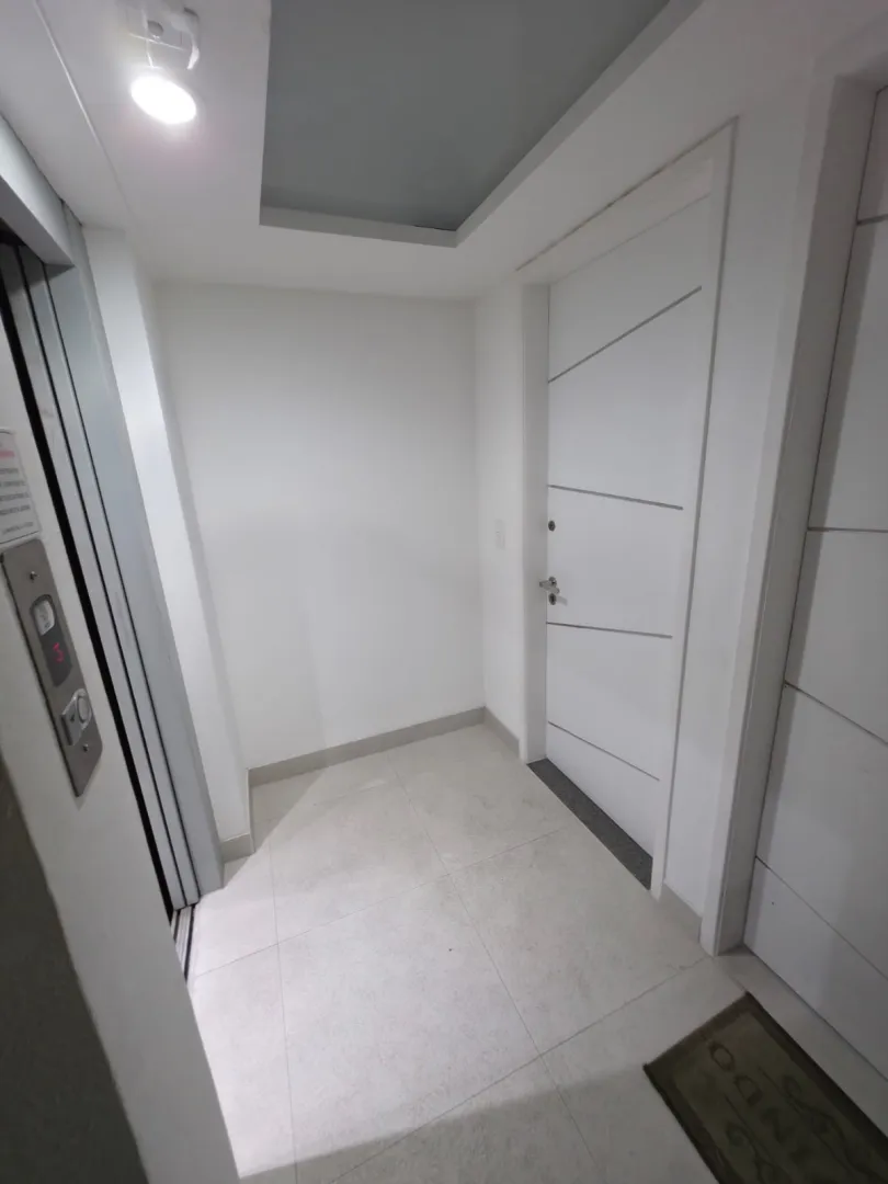 Apartamento &agrave; venda com 130.30m&sup2; | 3 su&iacute;tes | 2 vagas cobertas | Nascente | Varanda Rua Professor Eduardo Wanderley Filho Recife - 